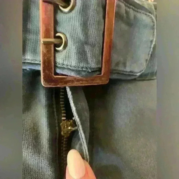 Aeropostale woman’s corduroy belted shorts size 9/10 - Picture 5 of 9